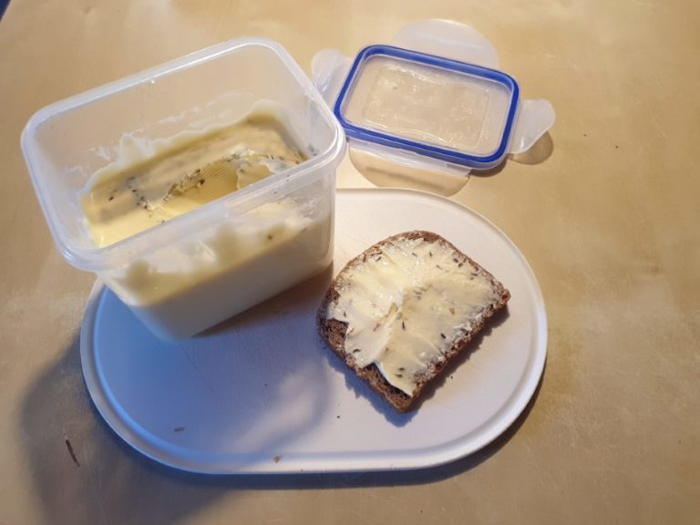 Kochkäse, selbstgemachter Schmelzkäse mit Sauermilchkäse – Wendlander